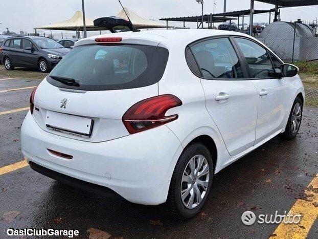 Peugeot 208 autocarro n1 4 posti