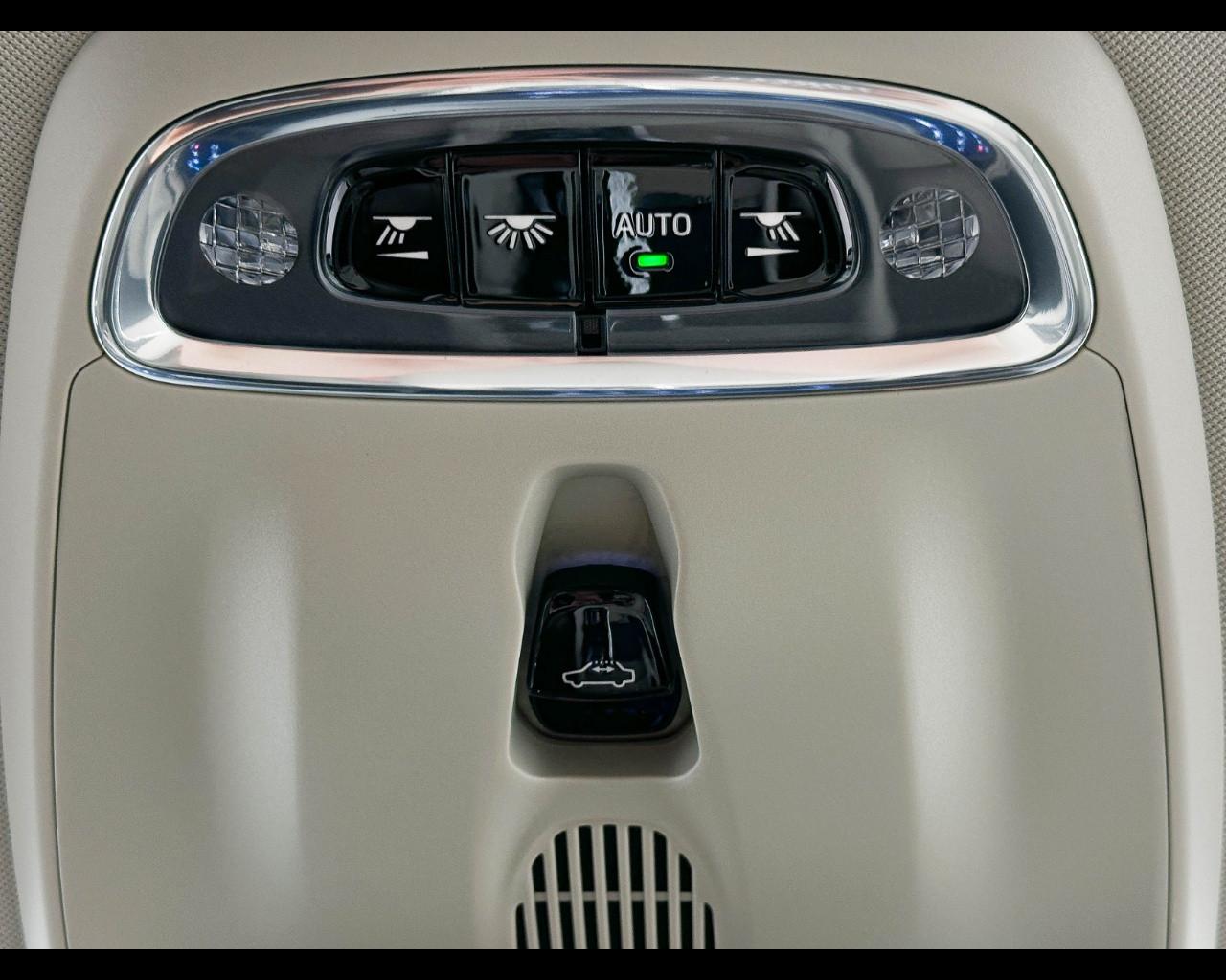 VOLVO XC60 (2017-->) - XC60 T6 Recharge Plug-in Hybrid AWD Inscription