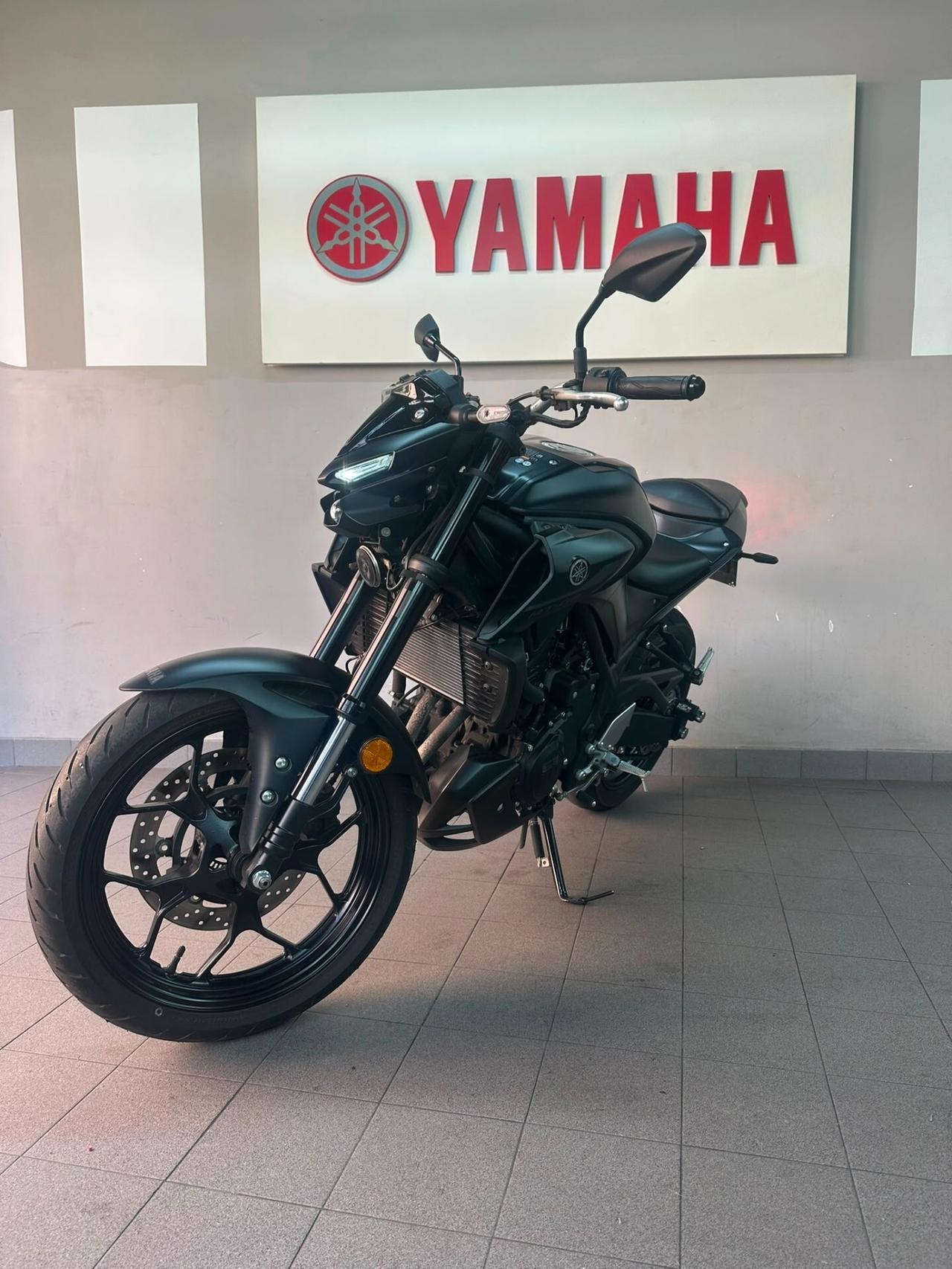 Yamaha MT-03 MDNM8 MIDNIGHT BLACK