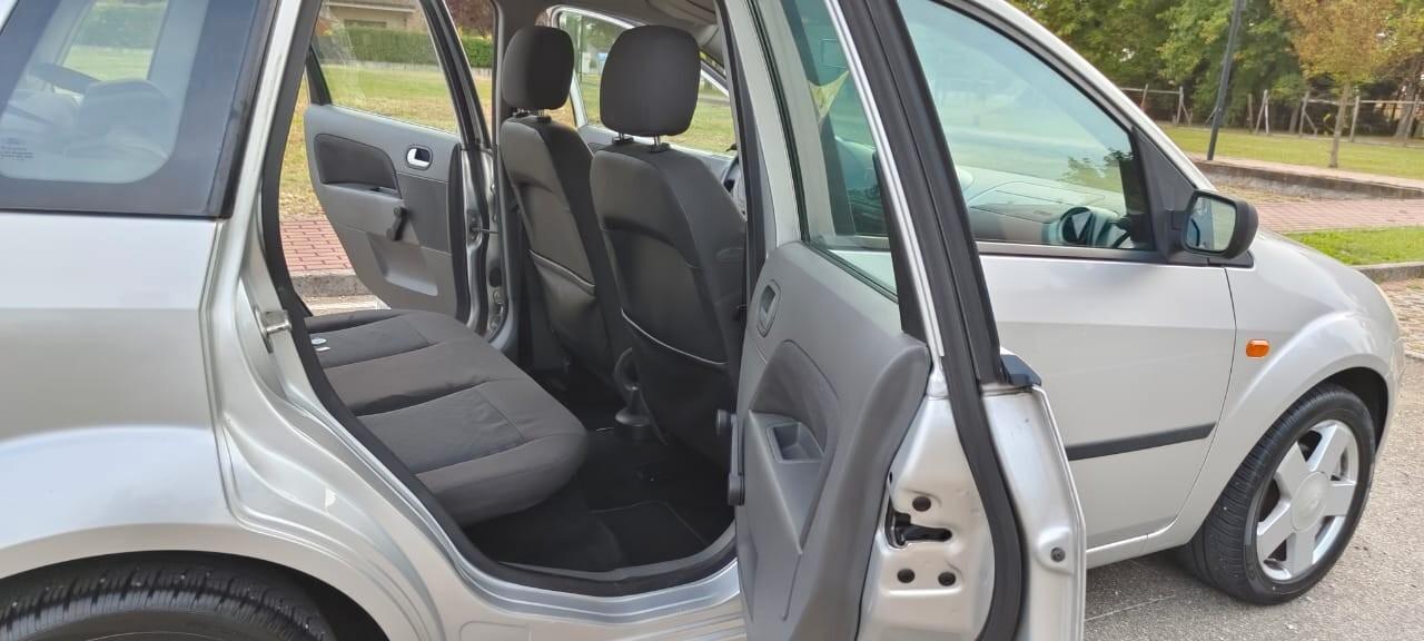 Ford Fiesta 1.4 16V 5p. Ghia