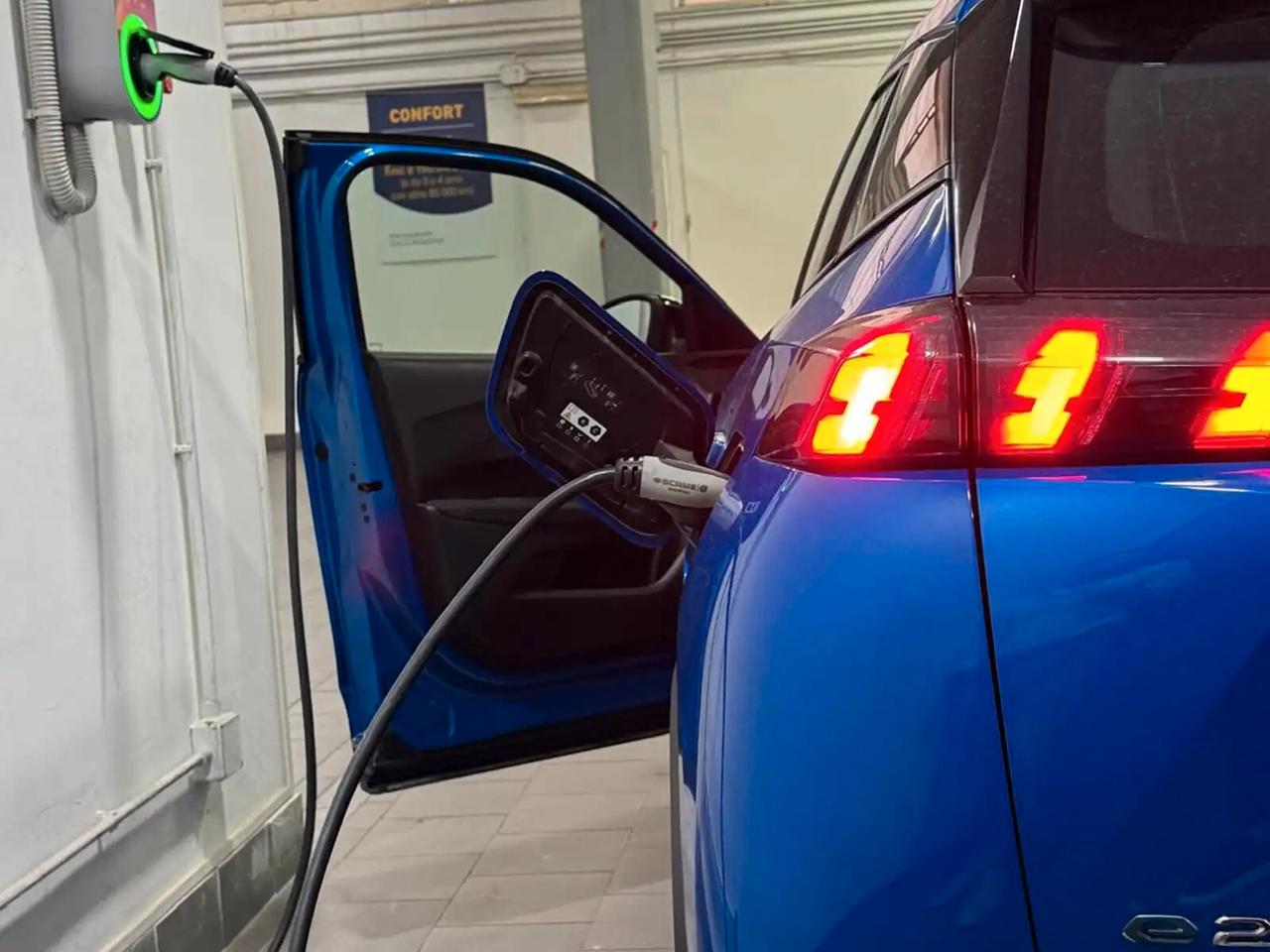 Peugeot 2008 elettrica 136 CV Active