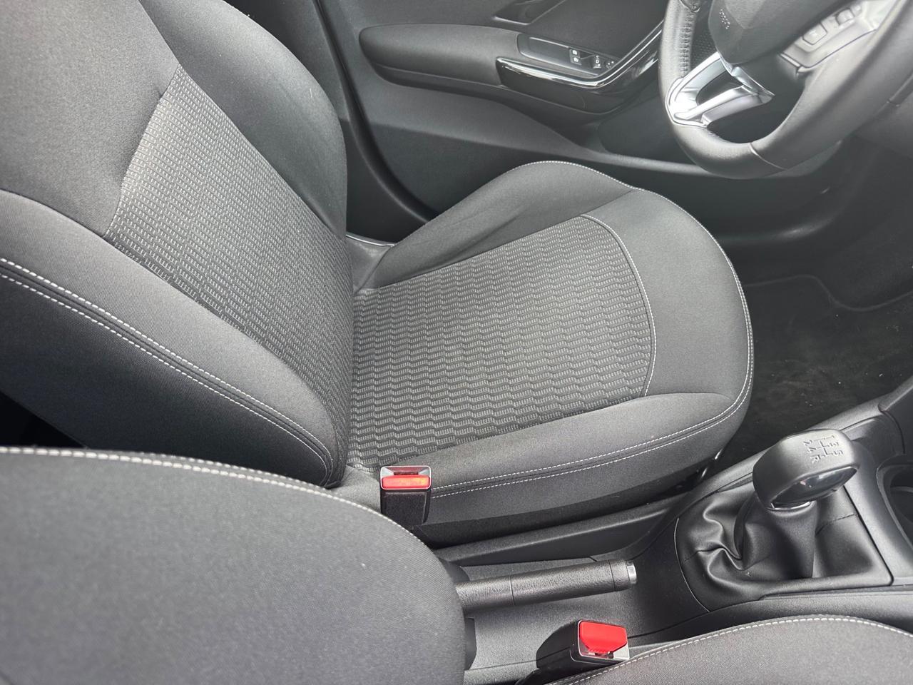 Peugeot 208 PureTech 82 5 porte neopatentati