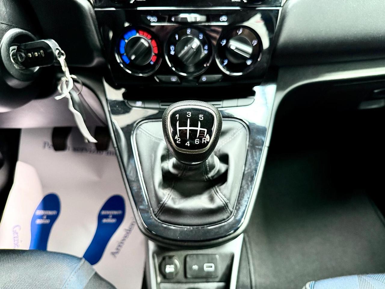 Lancia Ypsilon 1.0 FireFly 5 porte S&S Hybrid Ecochic Gold