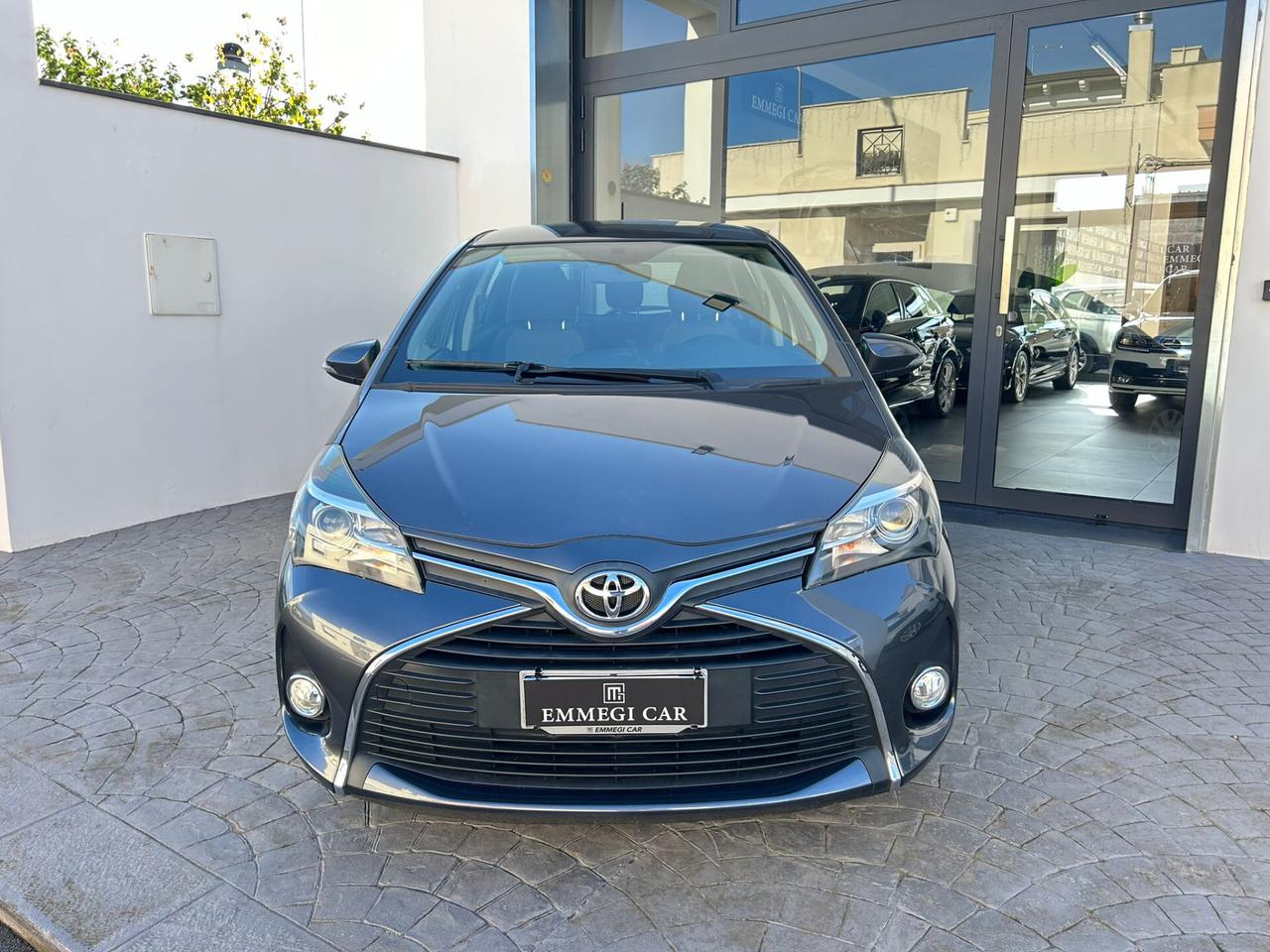 Toyota Yaris 1.0 51Kw 5P LOUNGE RET-2015