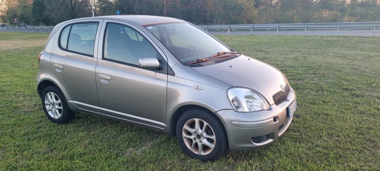 Toyota Yaris 1.3 benzina