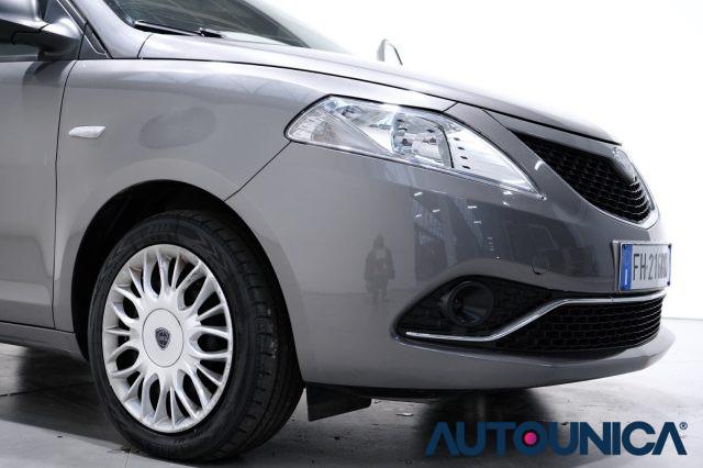 LANCIA Ypsilon 1.2 69 CV 5 PORTE GPL ECOCHIC SILVER NEOPATENTATI