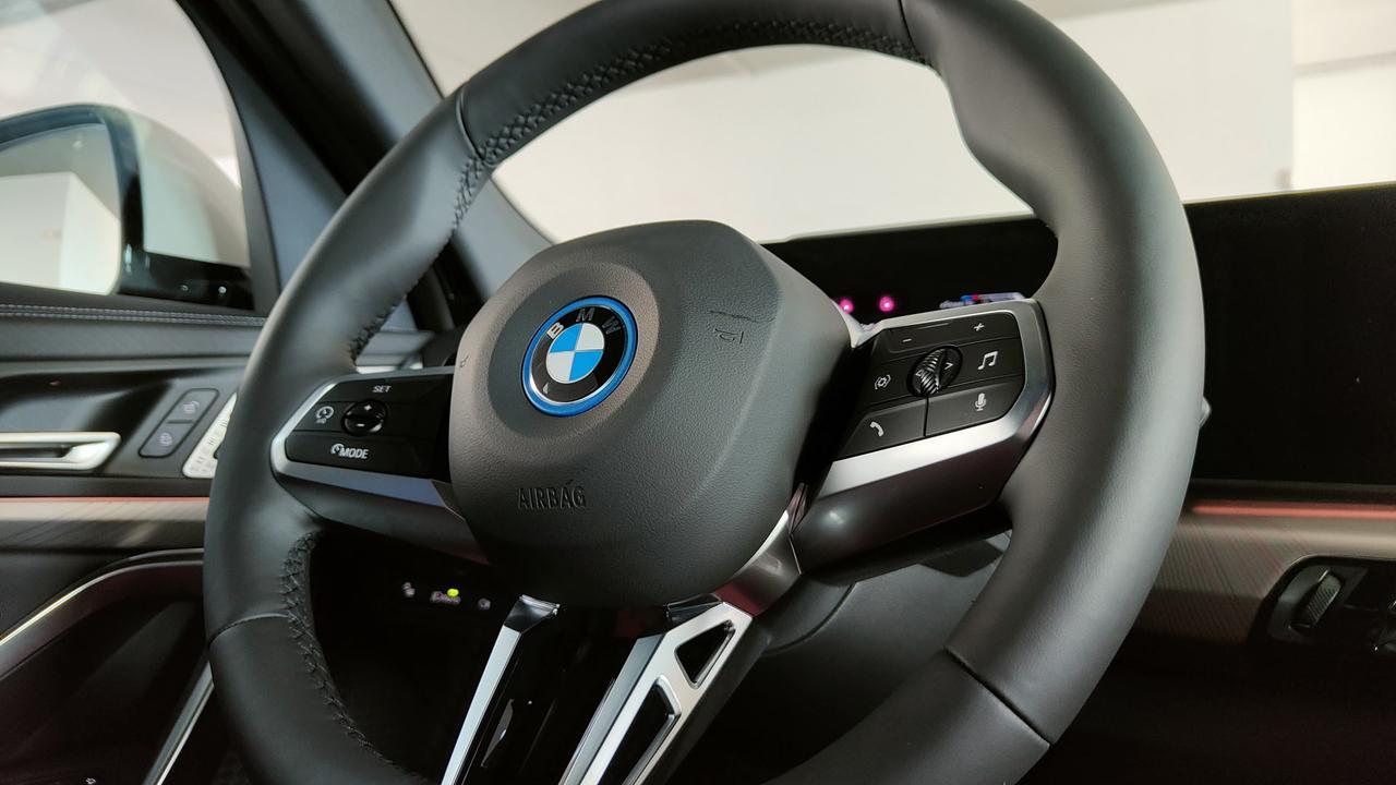 BMW iX2 xDrive30