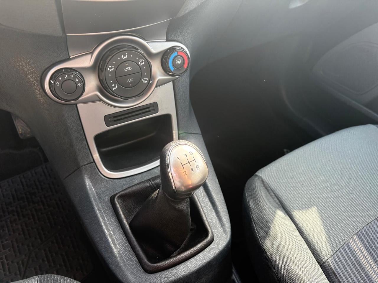 Ford Fiesta 1.2 82cv 5p. Titanium NEOPATENTATI