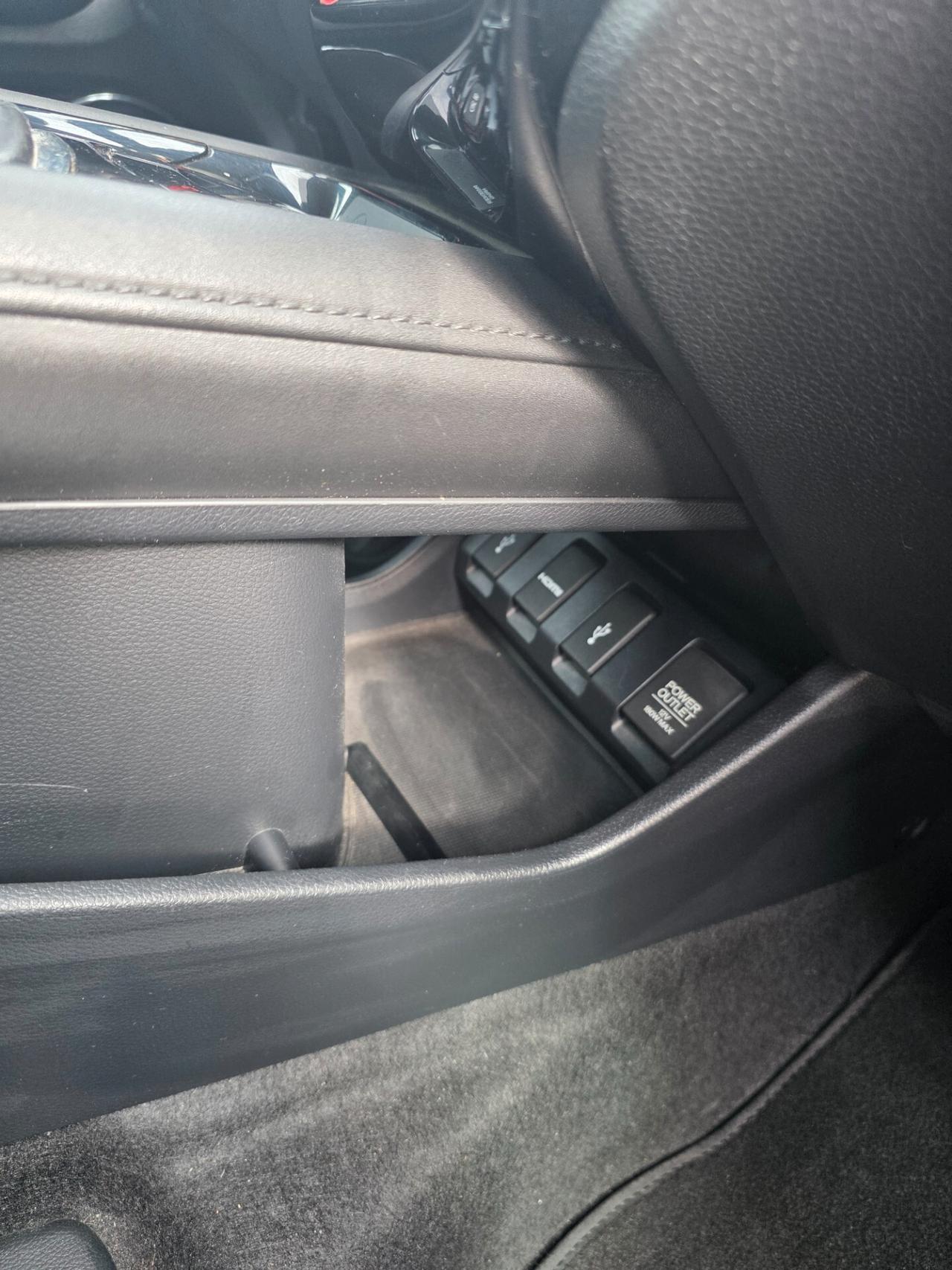 Honda HR-V Neo patentati 105000 kmHonda H-RV 1.6 disel 120 cavalli 88kw anno 2016 cambio manuale a 6 marce tagliando eseguito gomme al 85% interni perfetti esterni ottimi con un litro di gasolio si percore circa 20- 22 km lauto dispone di : Cerchi in lega