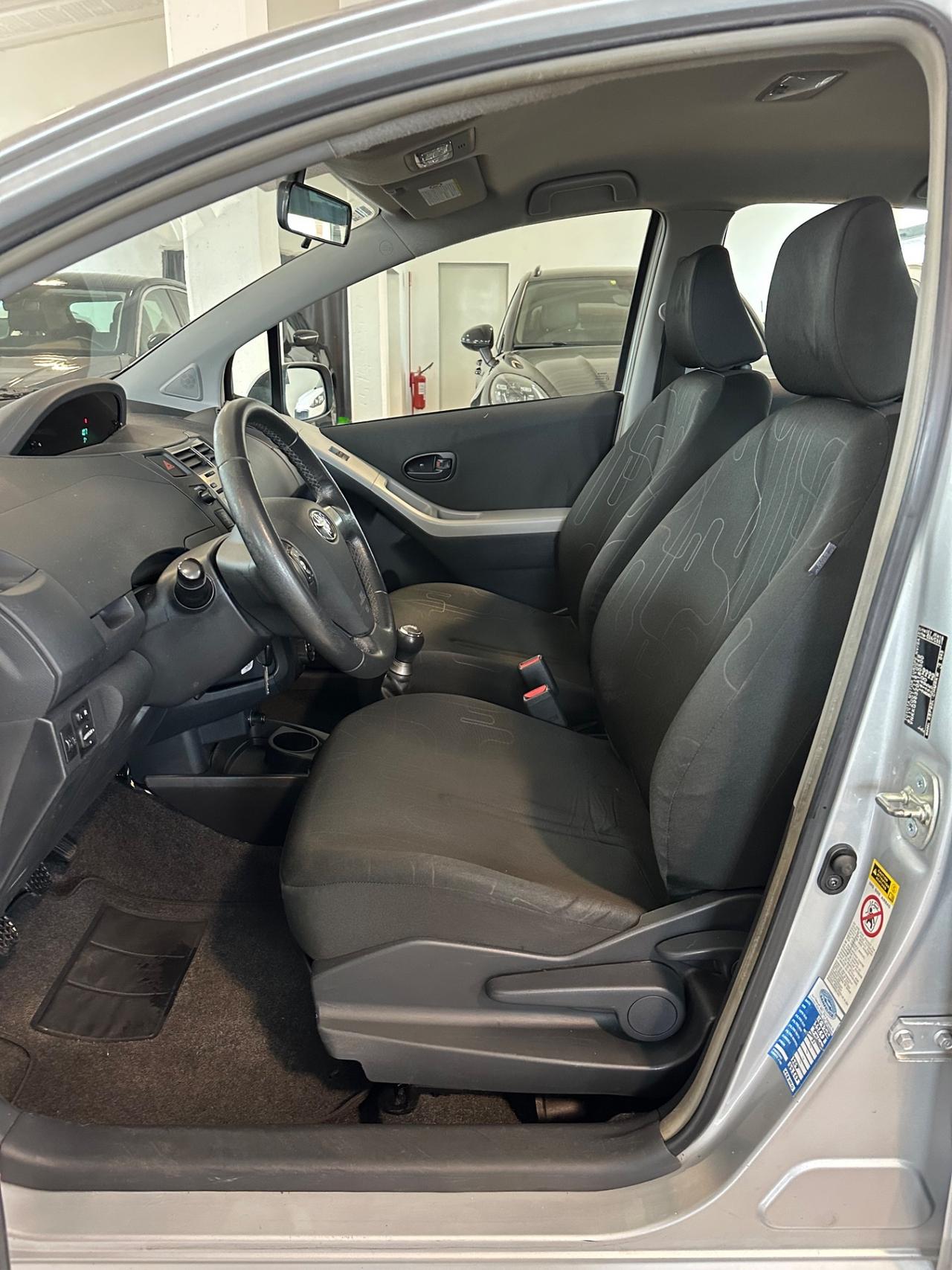 Toyota Yaris 1.0 5 porte Luxury pack