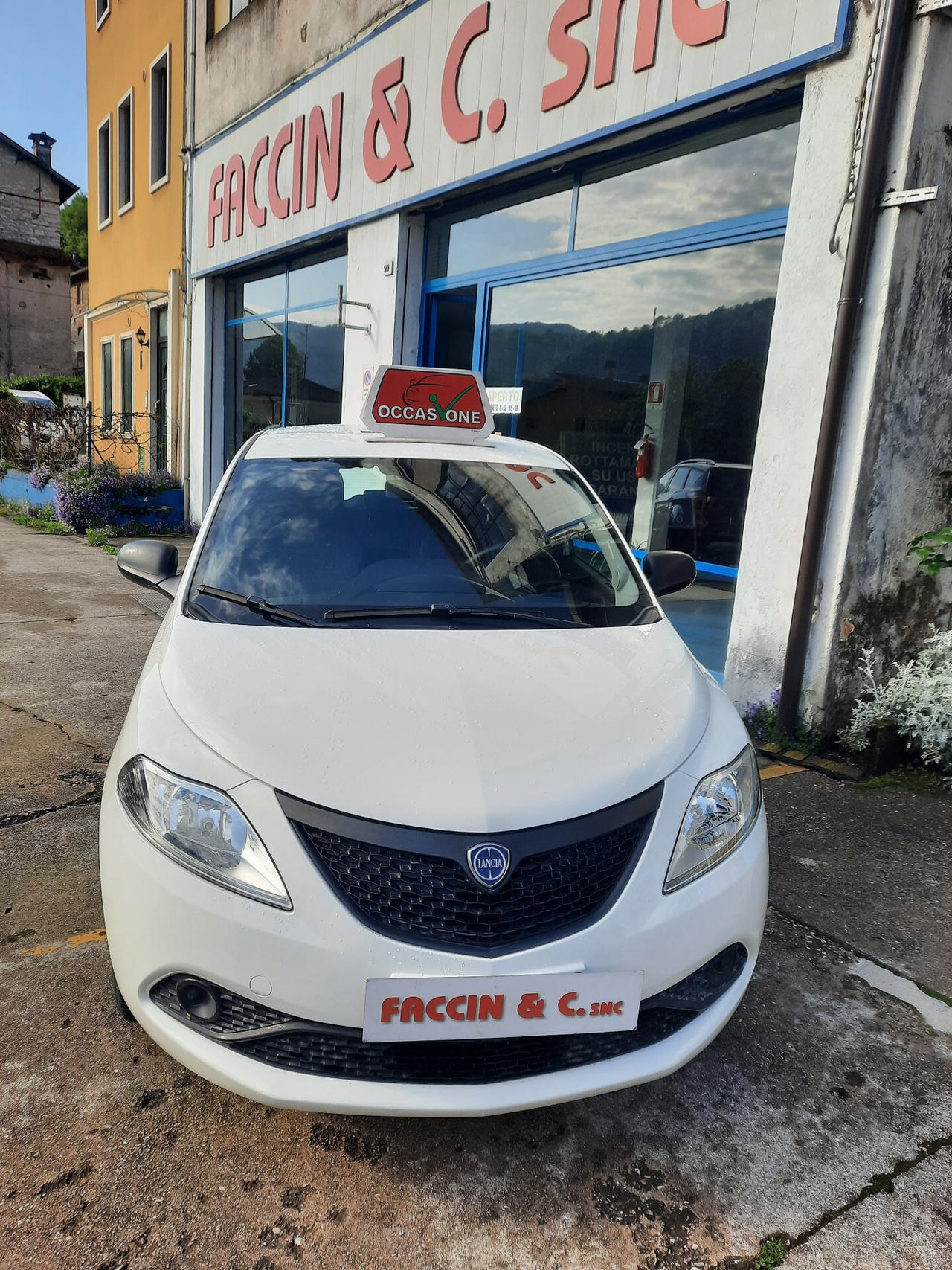Lancia Ypsilon 1.0 FireFly 5 porte S&S Hybrid Ecochic Silver