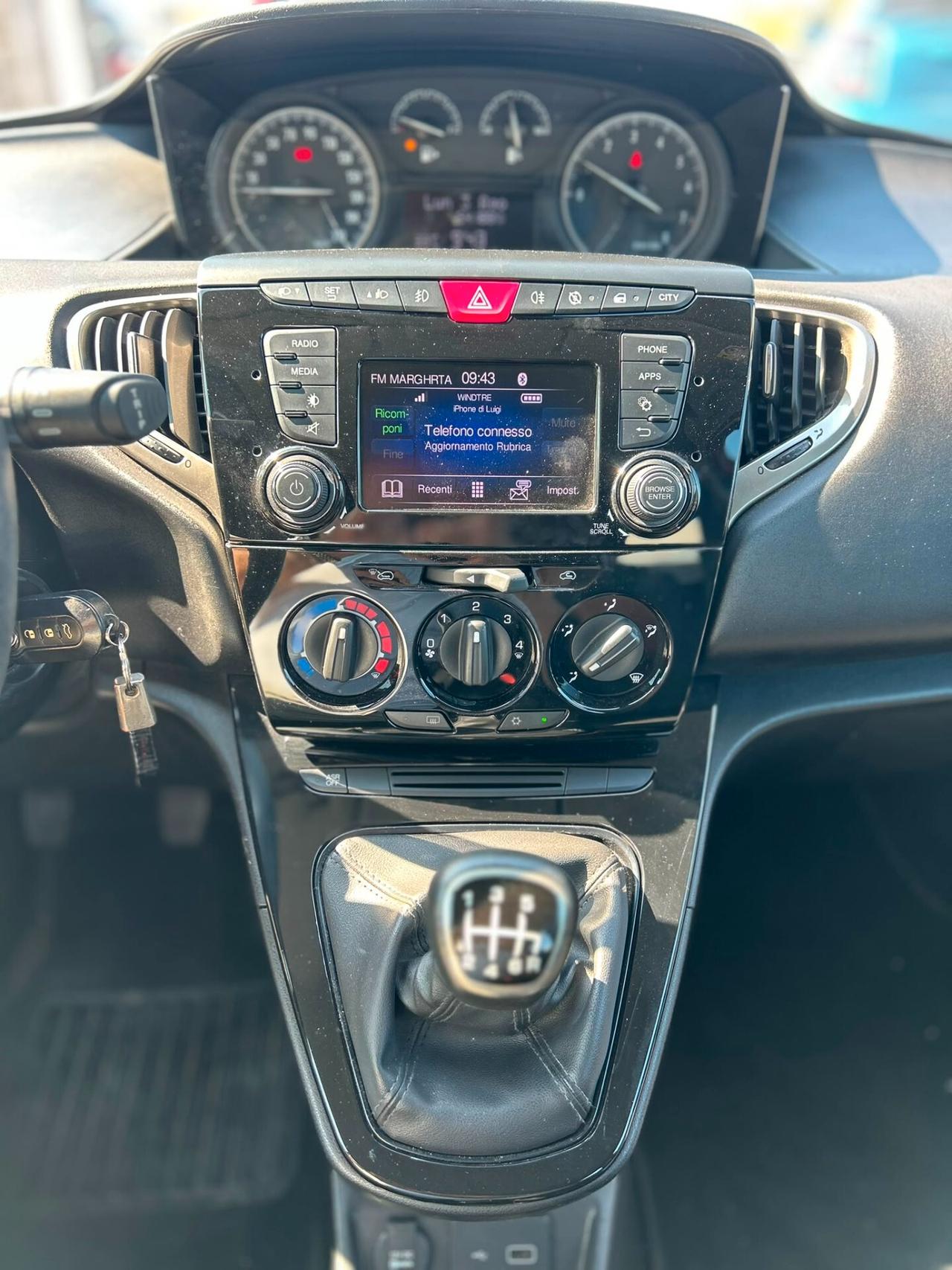 Lancia Ypsilon 1.0 FireFly 5 porte Hybrid Ecochic Gold