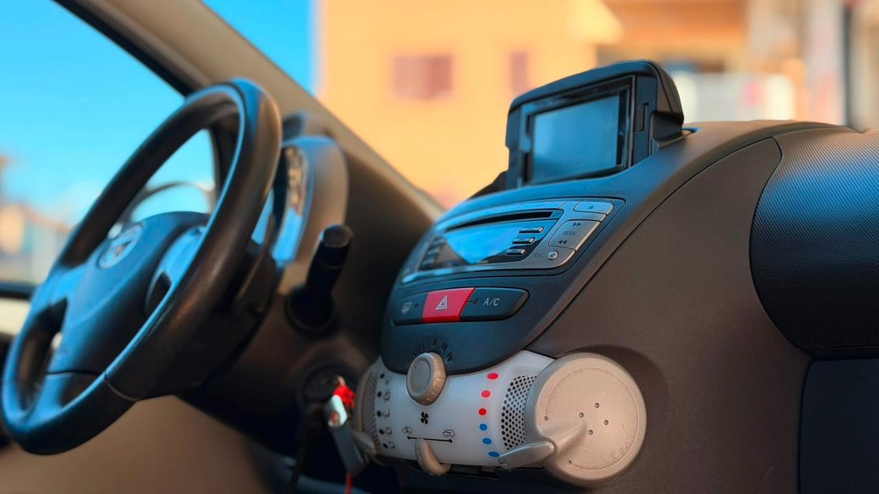 Toyota Aygo 1.0 12V VVT-i 5 porte Lounge Connect MMT