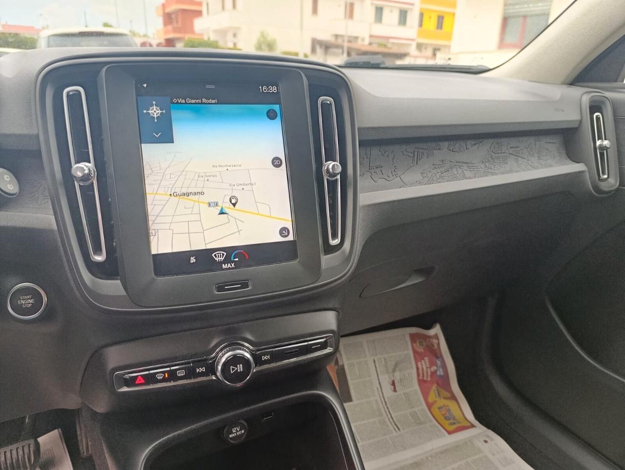 VOLVO XC40 D3 AWD GEEARTRONIC LED/NAV/SENS.POSTERIORI/