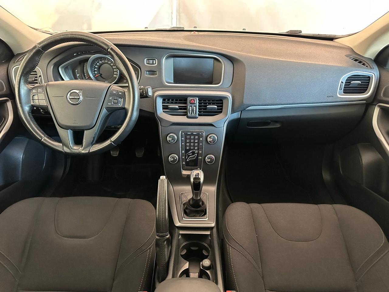 Volvo V40 D2 R-design Momentum