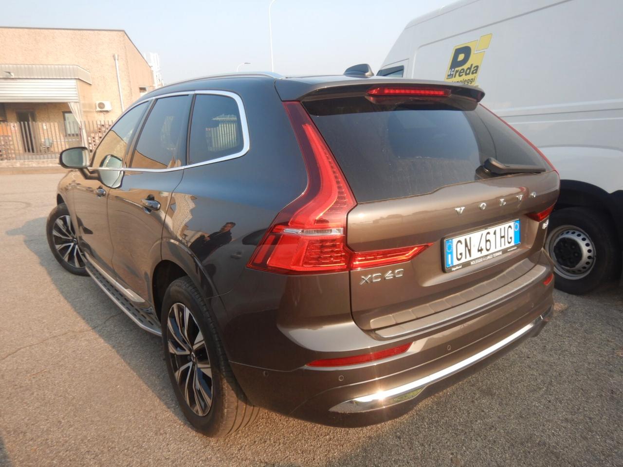 Volvo XC60 B4 (d) AWD automatico Ultimate Bright N1 TETTO NAVY PELLE H/K 19