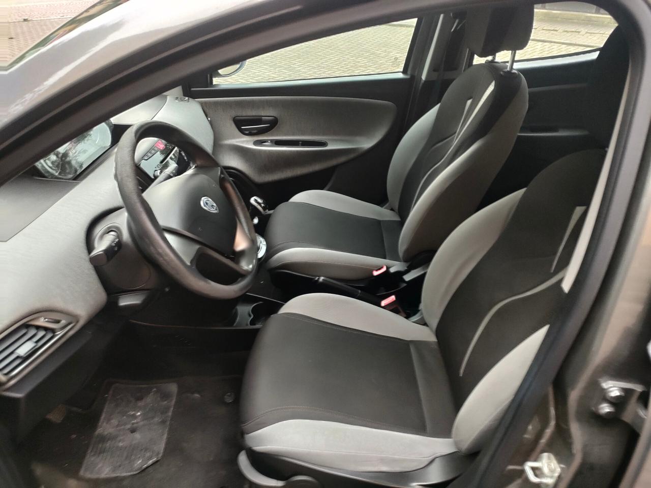 Lancia Ypsilon 0.9 TwinAir 85CV Ecochic Gold