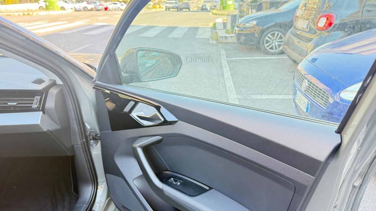 Audi A1 SPB 30 TFSI S tronic line edition LED NAVI KAMERA COCKPIT PDC BLUETOOTH CERCHI 17