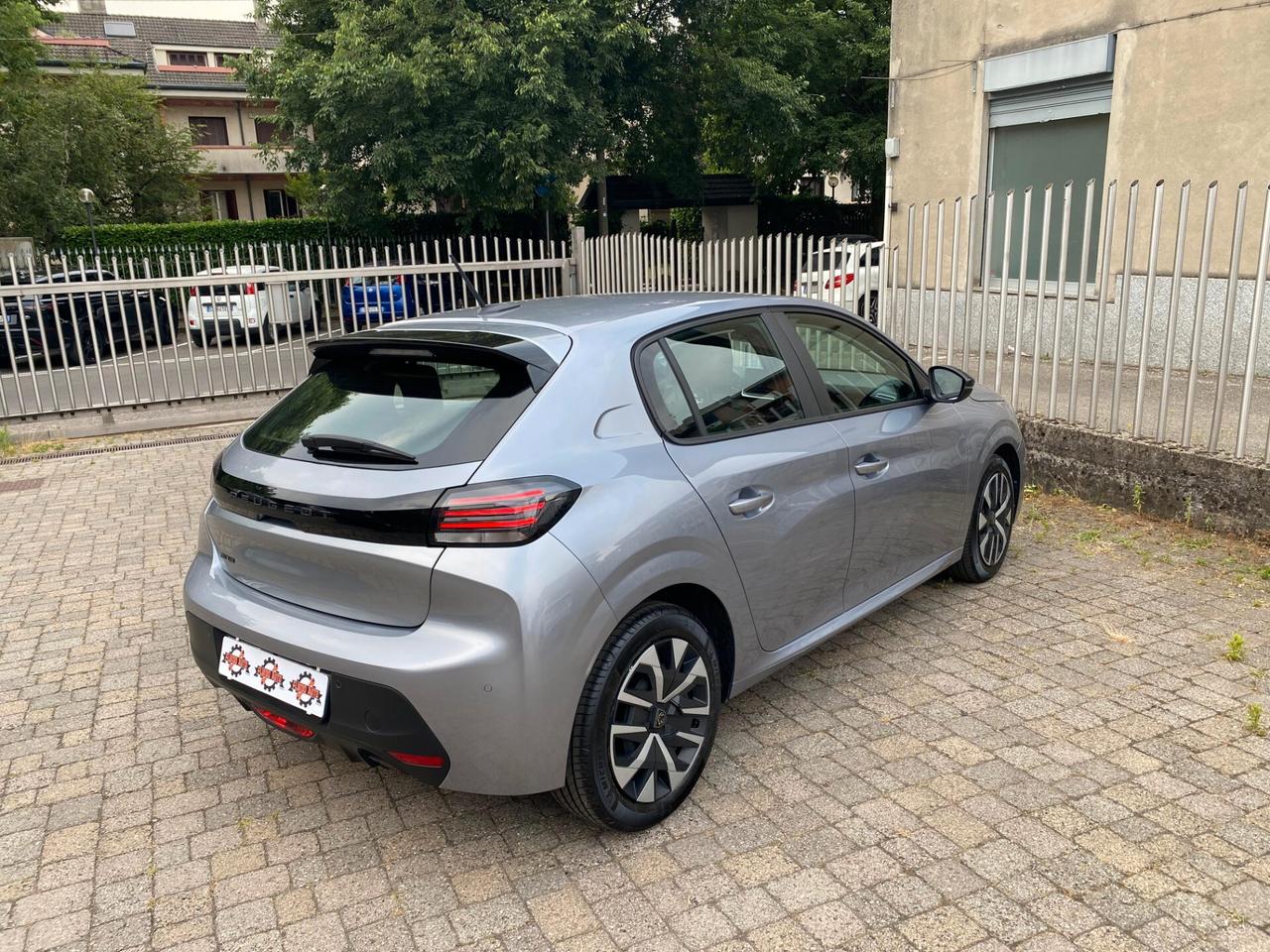 Peugeot 208 PureTech 75 KW 5 porte Active ok neopatentati