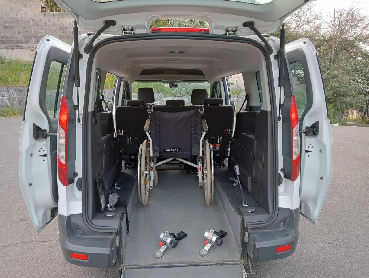 Ford Tourneo Connect Pianale ribassato con rampa disabili in carrozzina