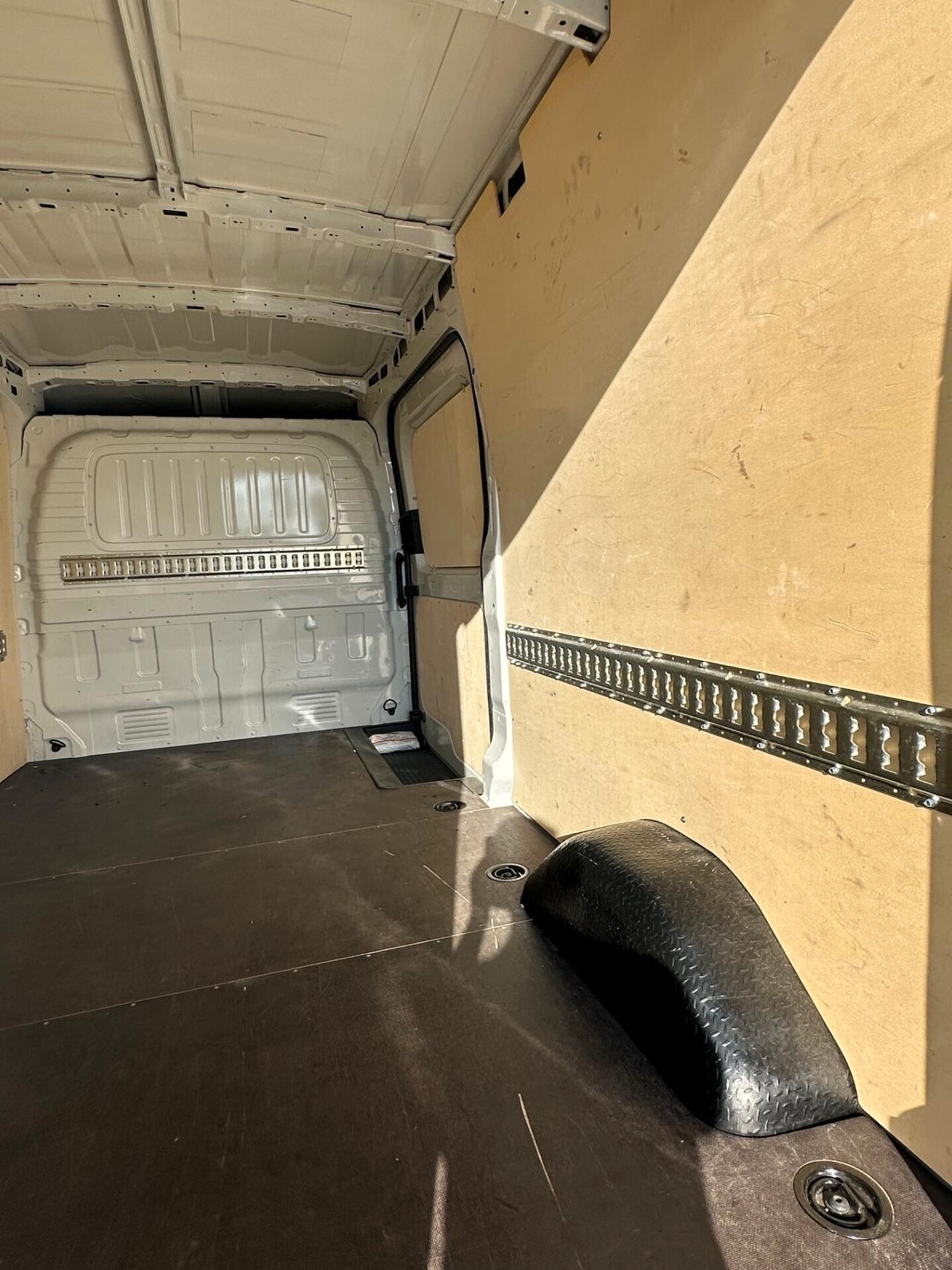 Maxus Deliver 9 FWD possibilità noleggio no scoring