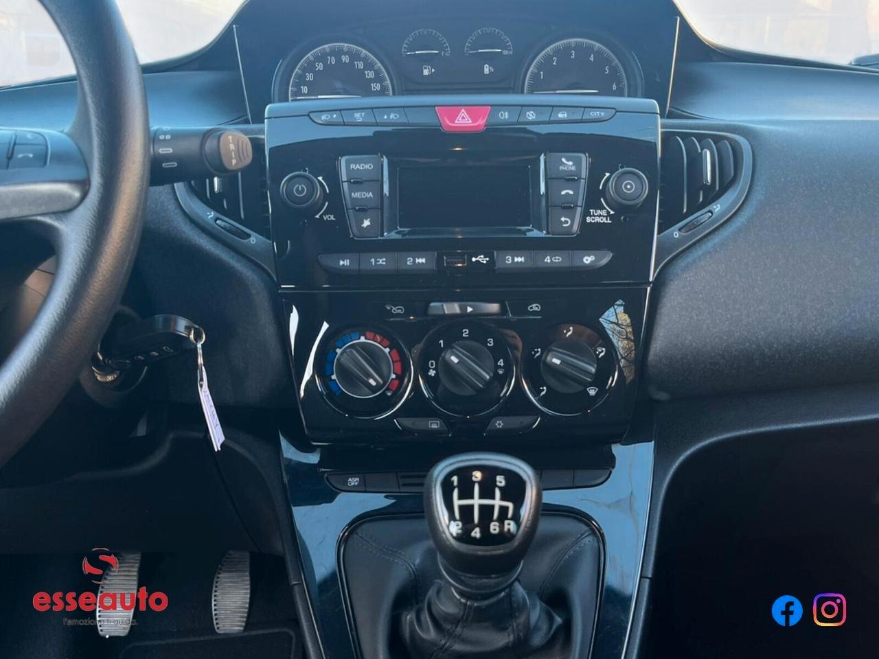 Lancia Ypsilon 1.0 FireFly 5 porte S&S Hybrid Ecochic Silver