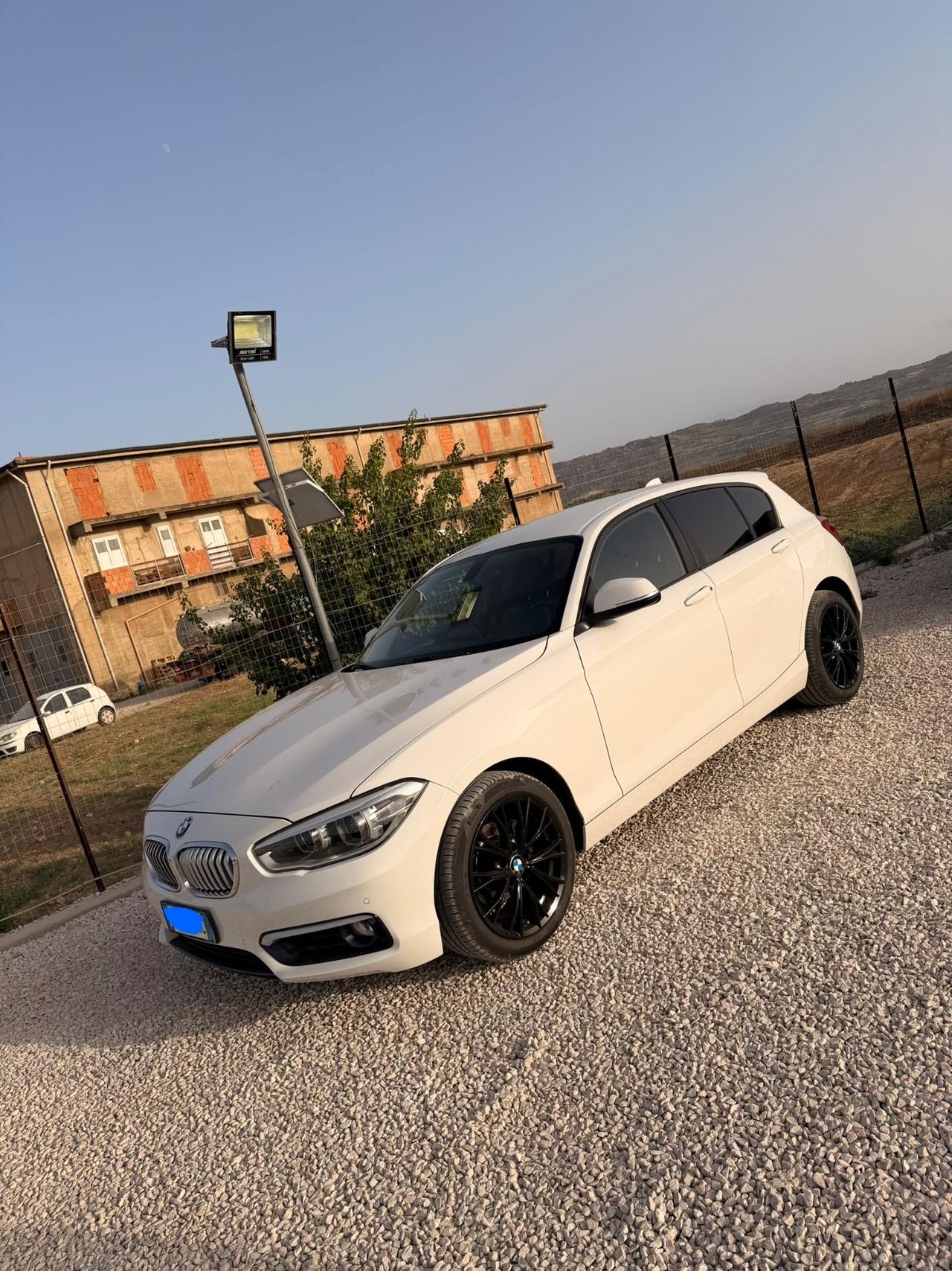 Bmw 118 118d 5p. Sport 2015 fari uxeno navigatore