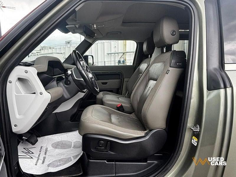 Land Rover Defender 3.0 I6 400 110 First Edition AWD auto