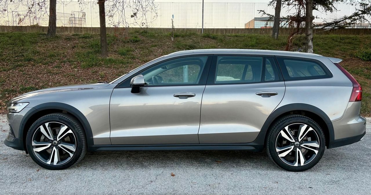 Volvo V60 Cross Country D4 AWD Geartronic Business Plus