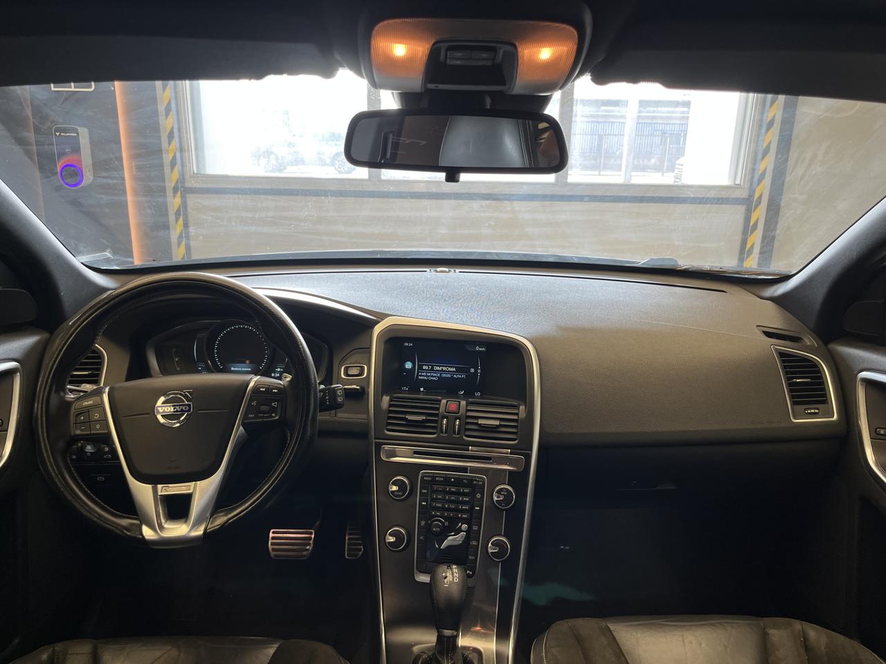 VOLVO XC60 I - XC60 2.0 d4 R-design Momentum 181cv geartronic