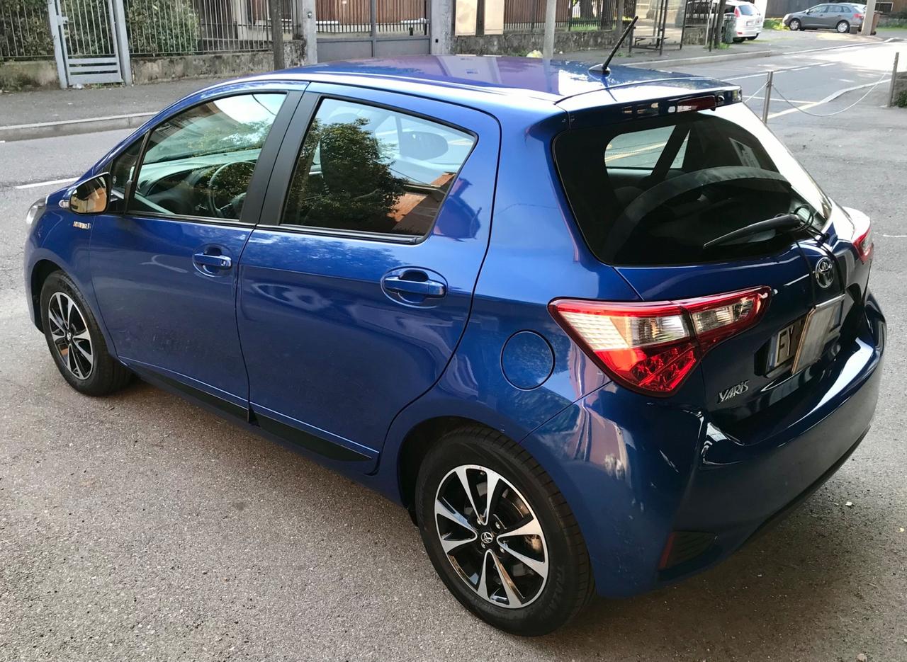 Toyota Yaris 1.5 Hybrid 5 porte Lounge Stupenda Doppio Treno Gomme