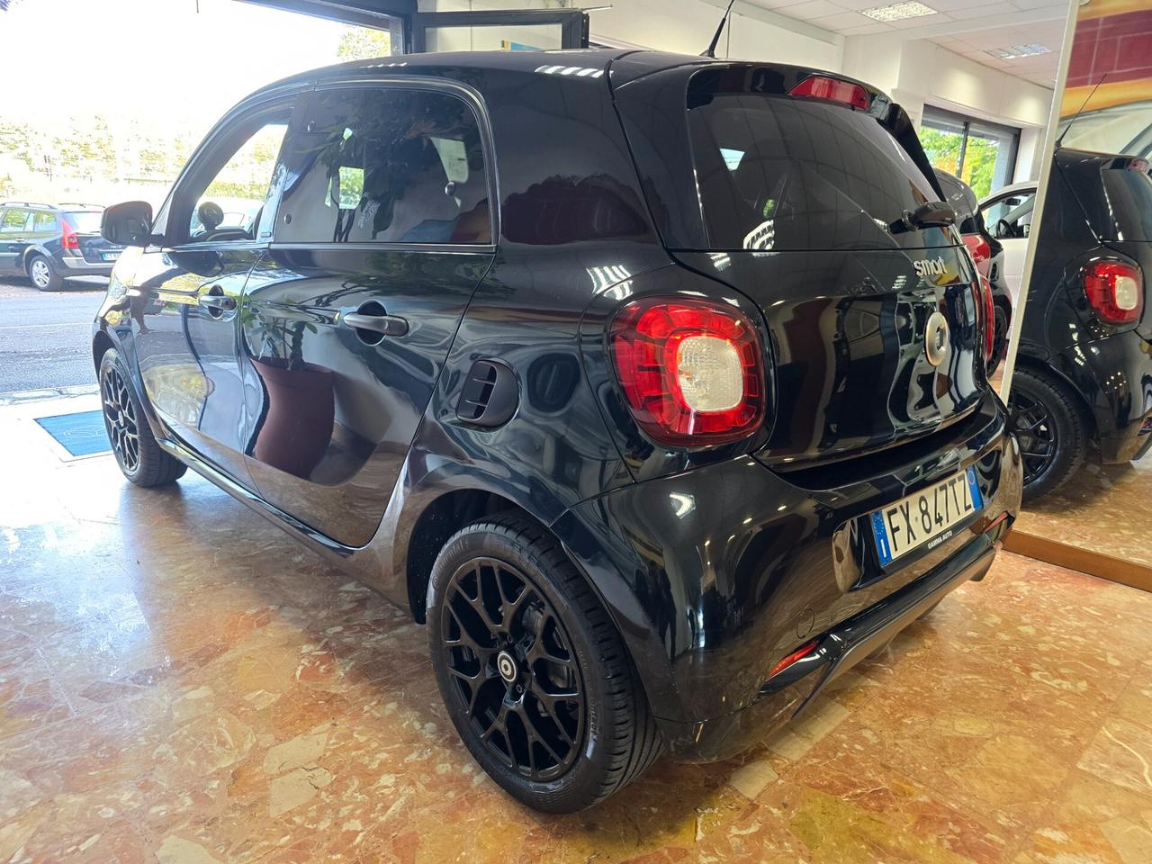 SMART FORFOUR 0.9 TURBO 90CV TWINAMIC SUPERPASSION NERA TRIDION NERA C.L.16 NAVI UFFICIALE