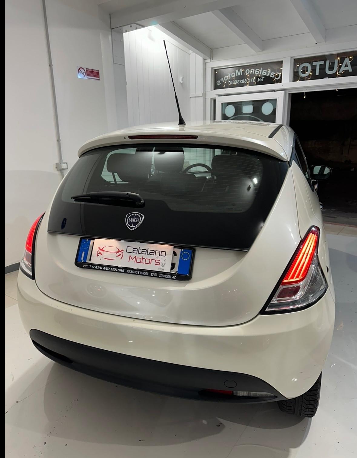 Lancia Ypsilon 1.2 69 CV 5 porte GPL Ecochic Silver