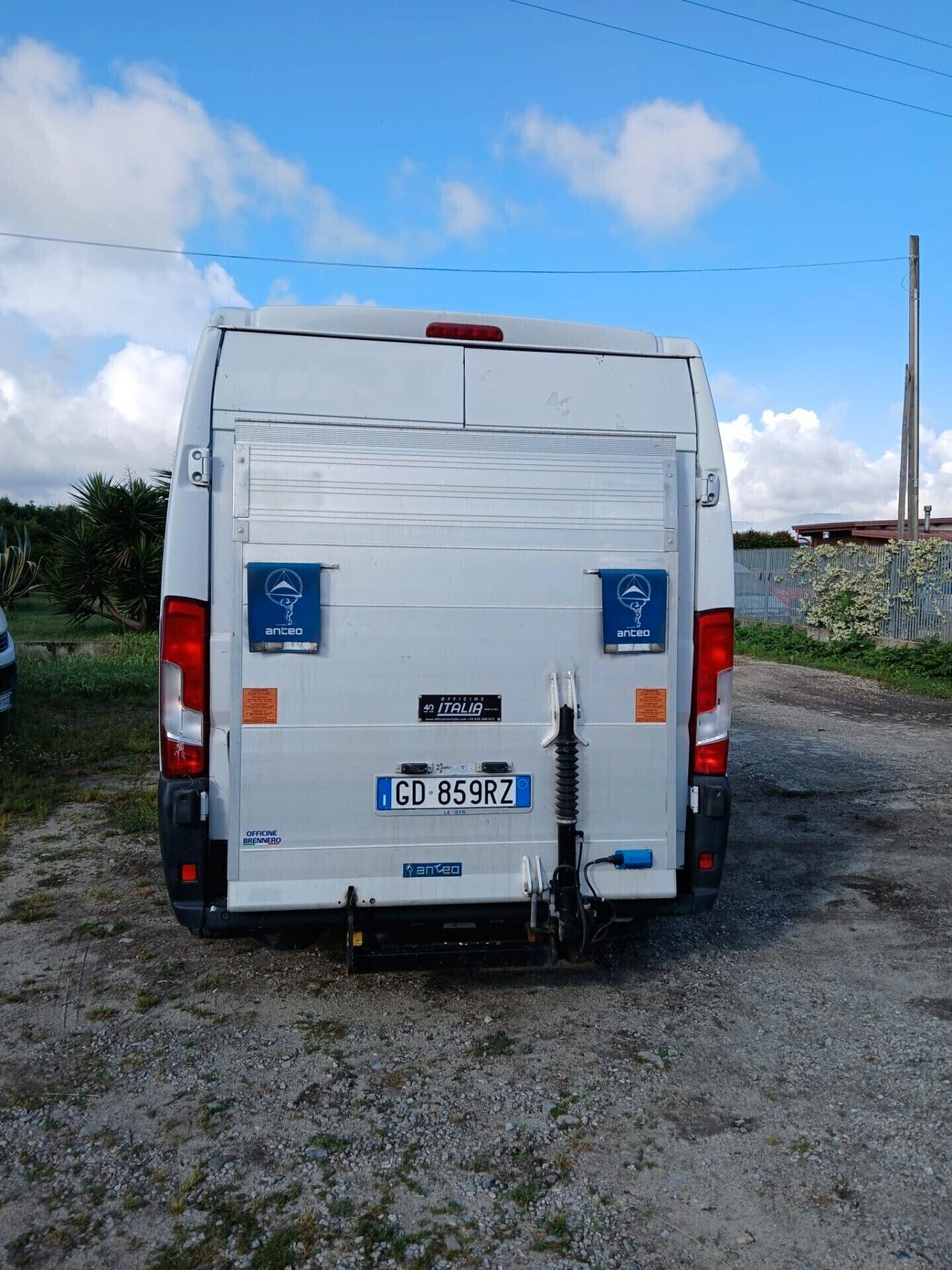 Fiat Ducato 35 2,3 MJT con pedana di carico