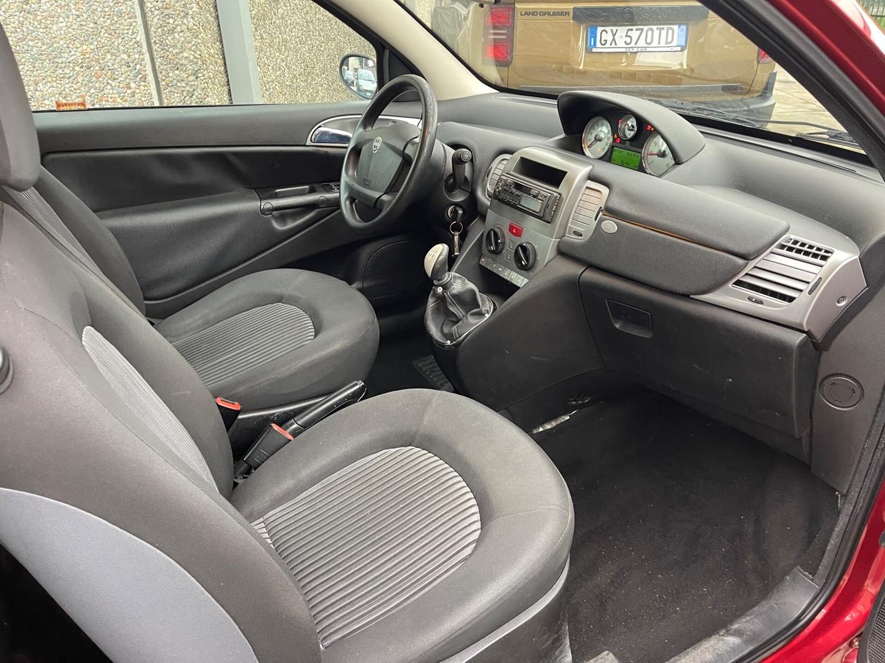 Lancia Ypsilon 1.2 benzina euro4 neopatentati