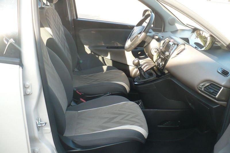 Lancia Ypsilon 1.2 69 CV 5 porte Silver