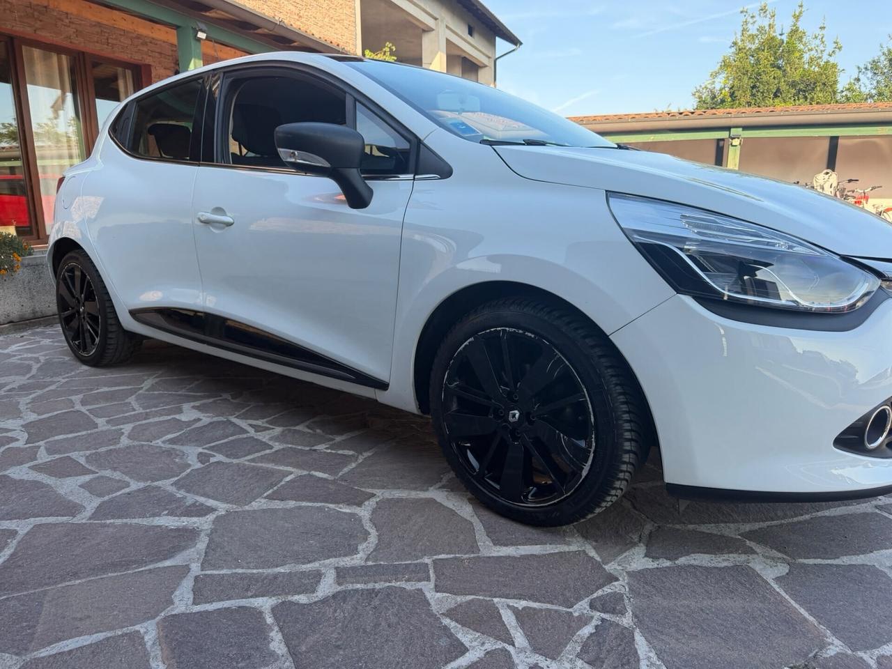 Renault Clio 0.9 TCe 12V 90CV 5 porte Costume National neopatentati