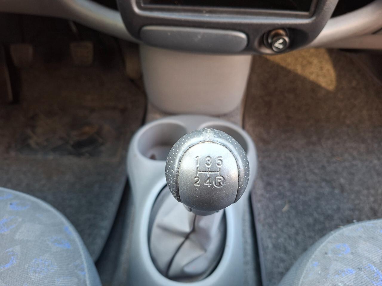 Toyota Yaris 1.3 Sol *EURO 4*