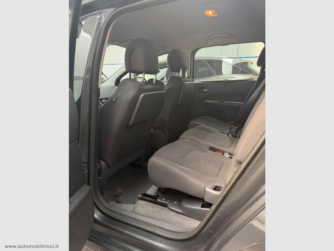 PEUGEOT 5008 1.6 HDi 115 CV 7 POSTI