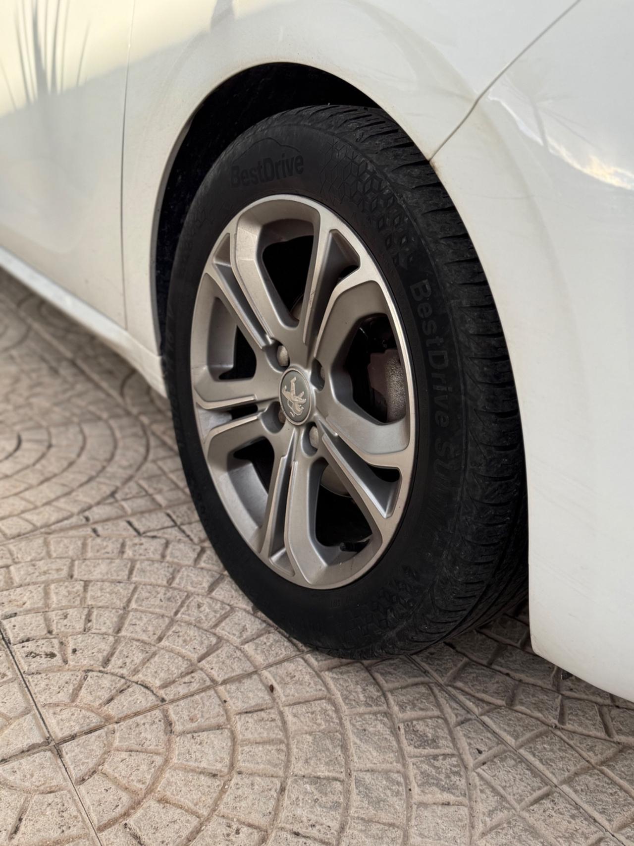 Peugeot 208 1.6 e-HDi 92 CV Stop&Start 5 porte Allure