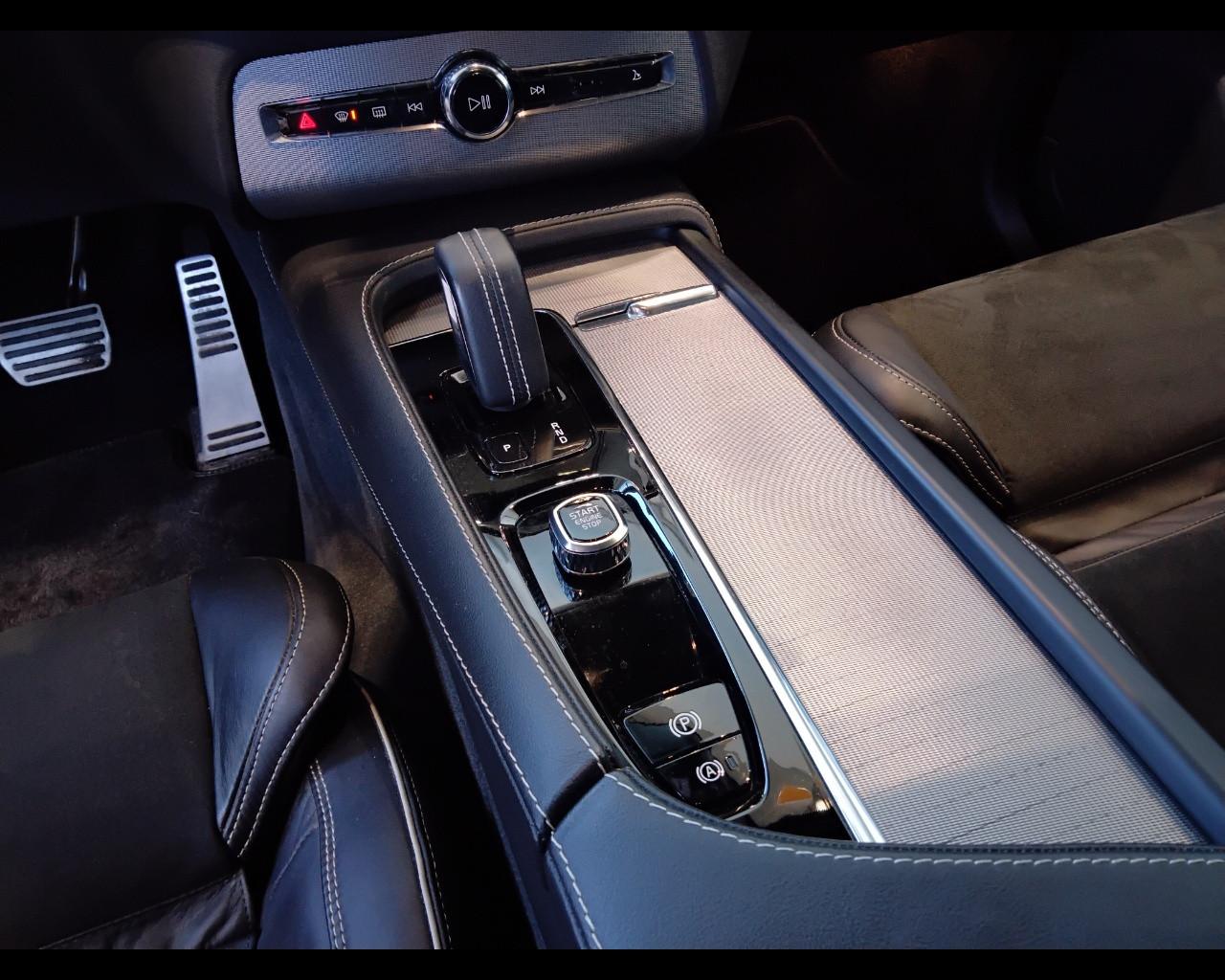 VOLVO XC90 II 2015 - XC90 2.0 b5 R-design awd 7p.ti geartronic my20