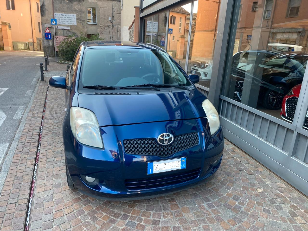 Toyota Yaris 1.0 5 porte Sol