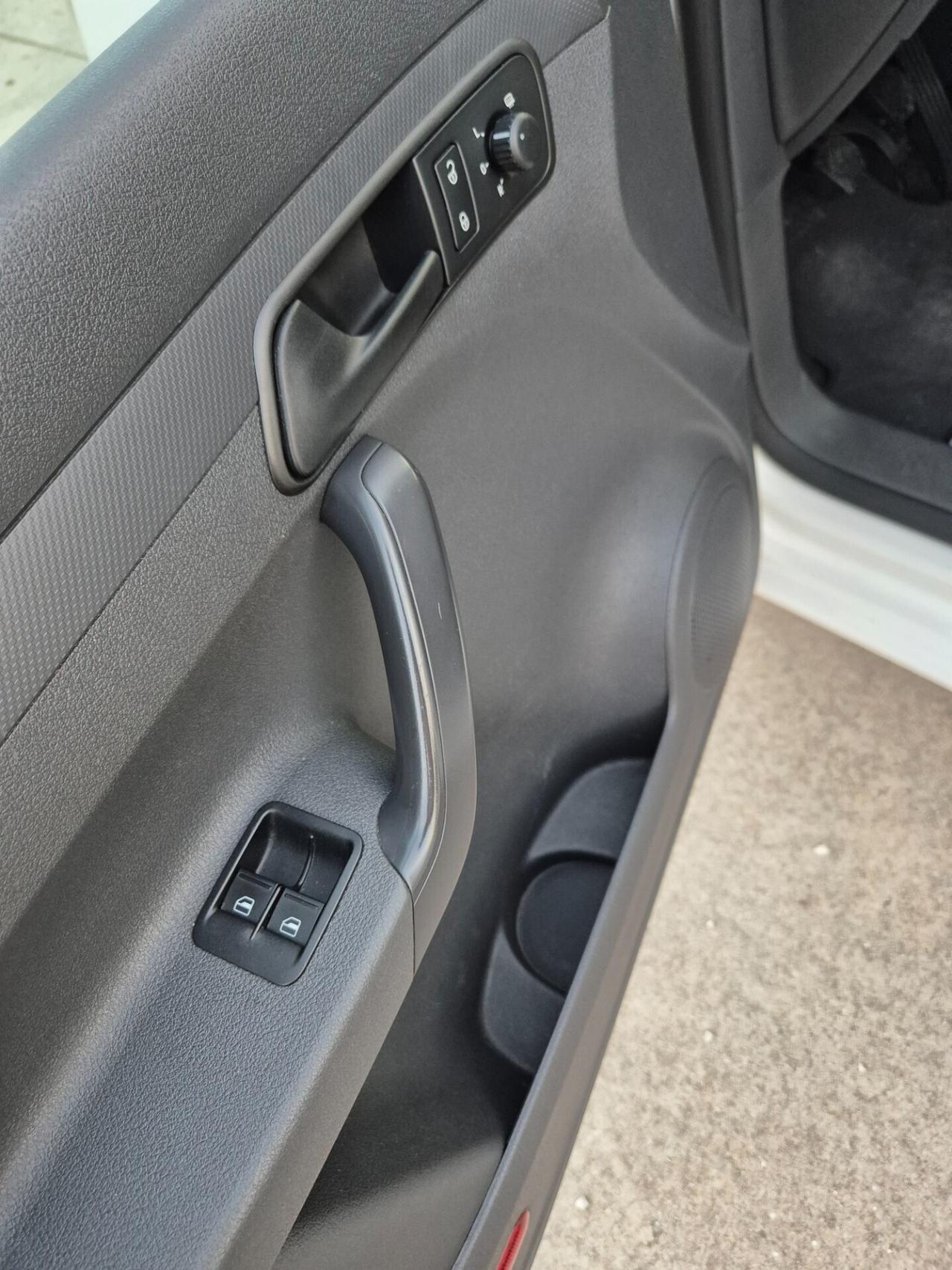 Volkswagen Caddy 1.6 TDI 102 CV neopatentati
