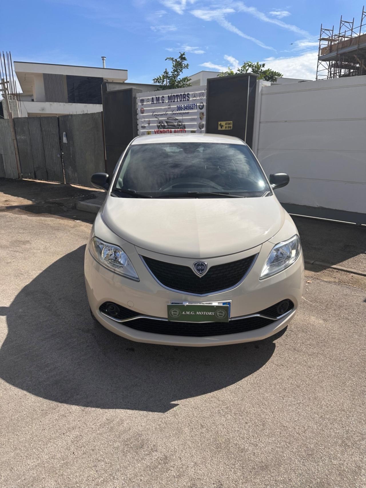 Lancia Ypsilon 1.2 69 CV 5 porte Silver