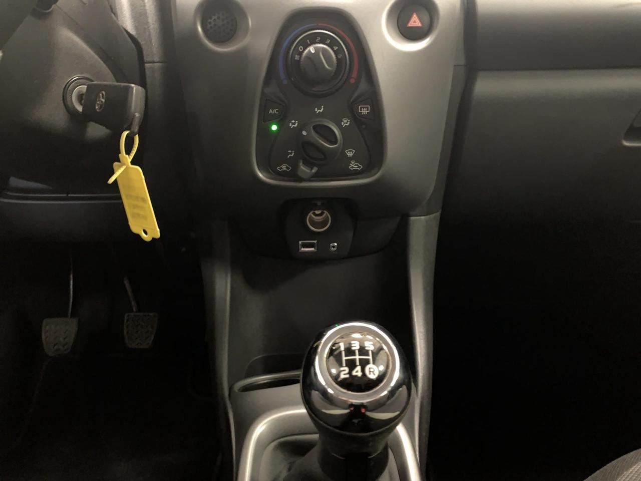 Toyota Aygo 5p 1.0 x-play 72cv