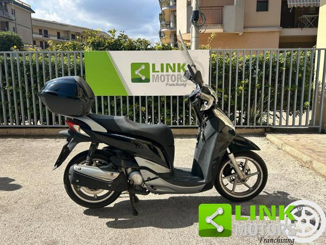 HONDA SH 300 i Bauletto e Visiera inclusi