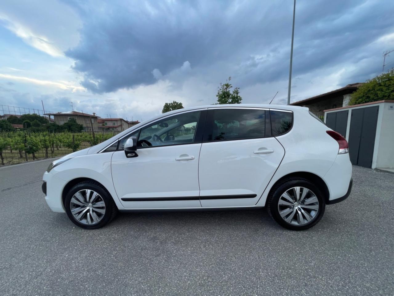 Peugeot 3008 1.6 HDi 115CV Access