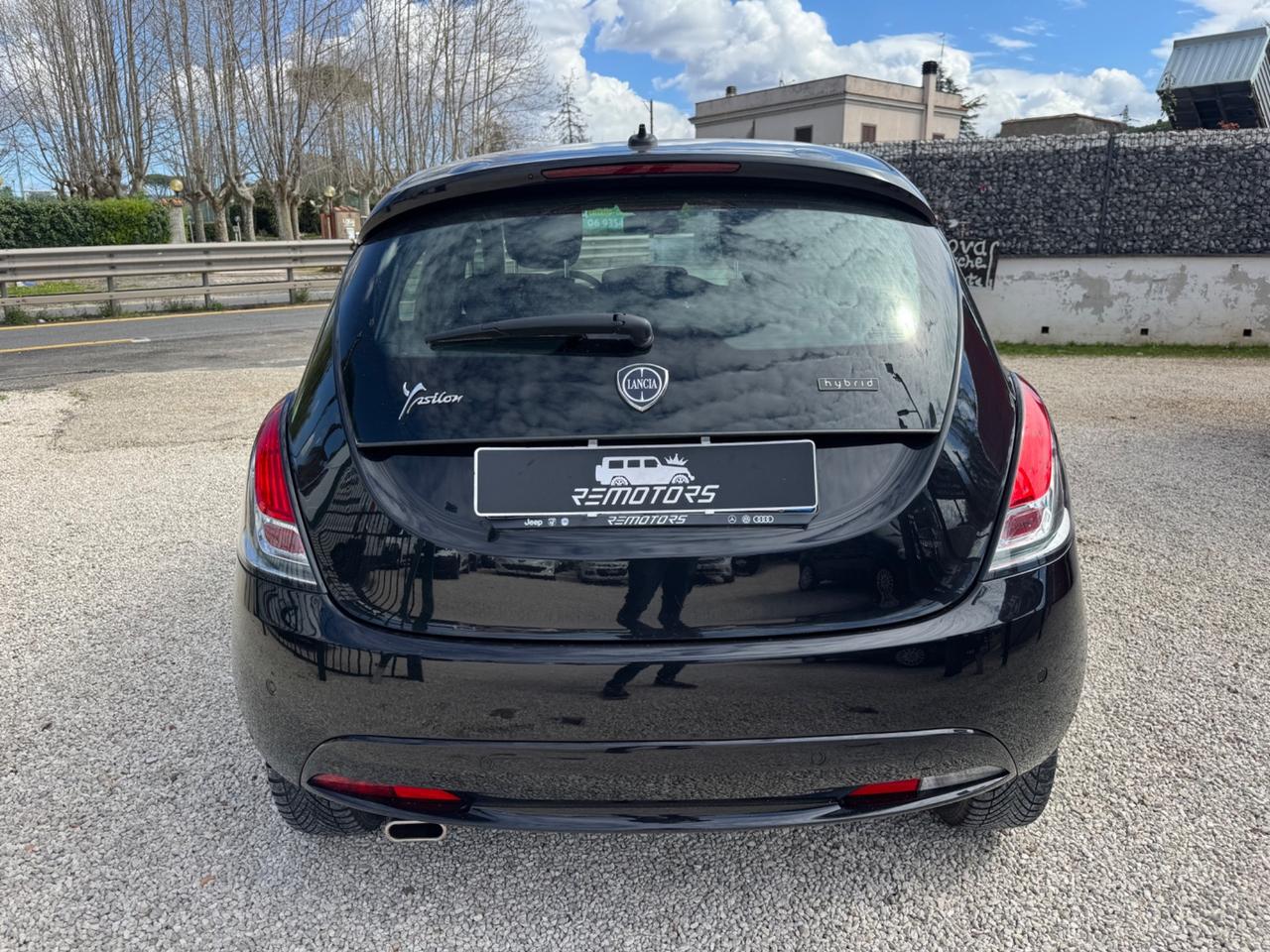 Lancia Ypsilon 1.0 Hibrid