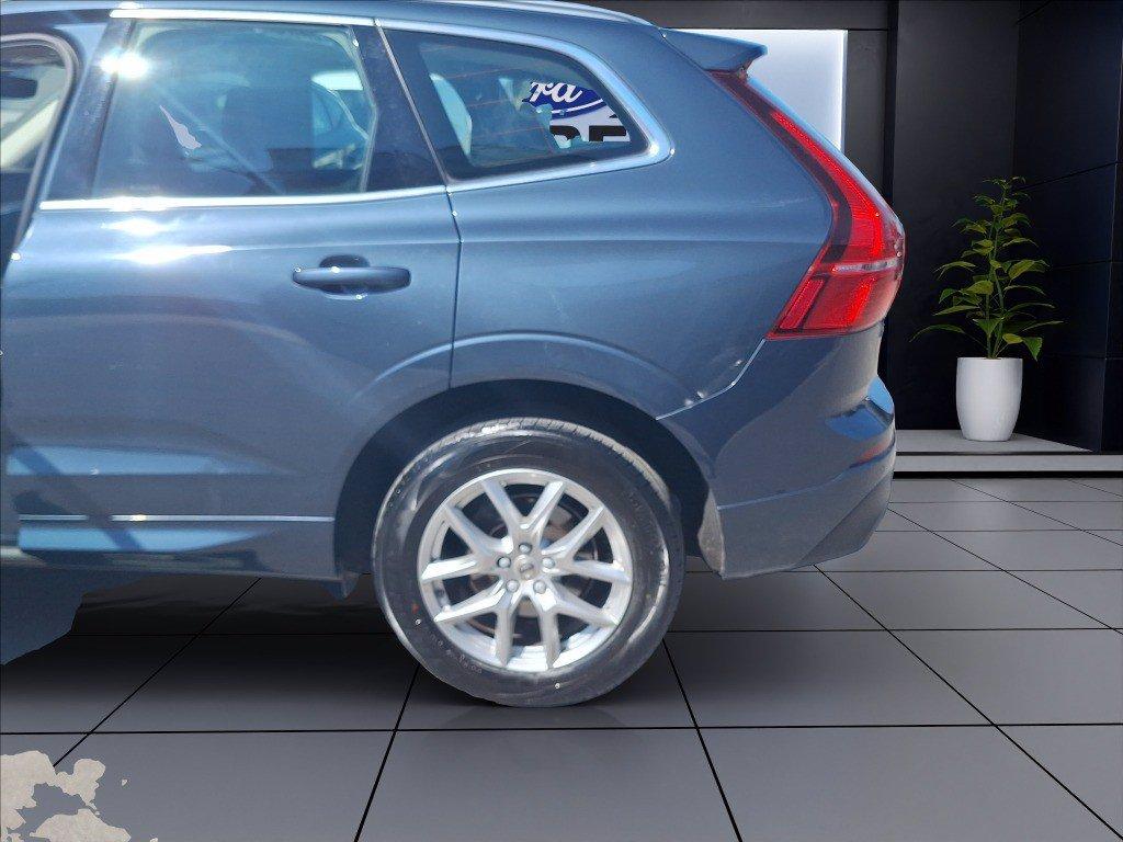 VOLVO XC60 2.0 d4 Momentum auto my20 del 2020