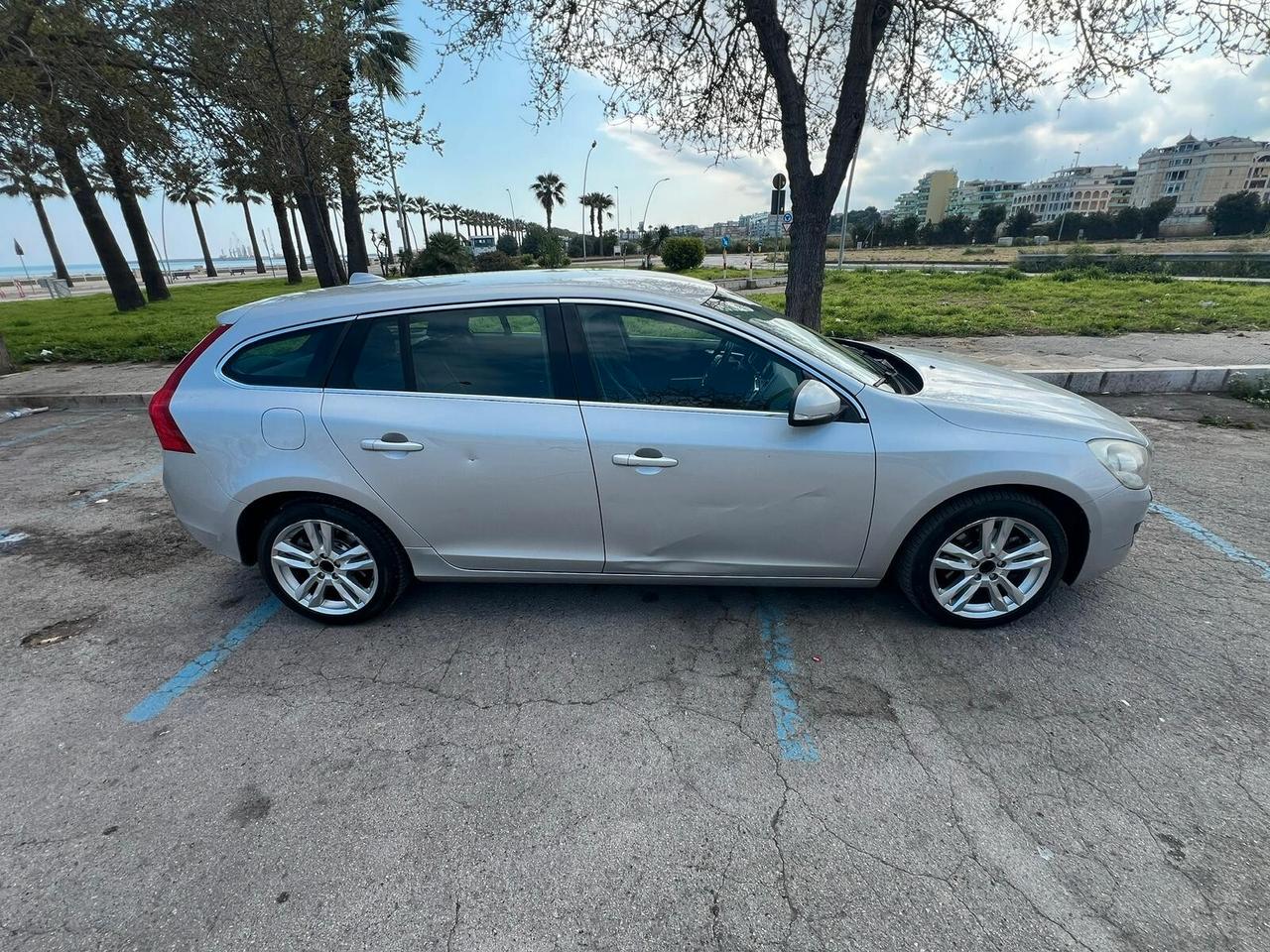 Volvo V60 D3 Momentum - 2011